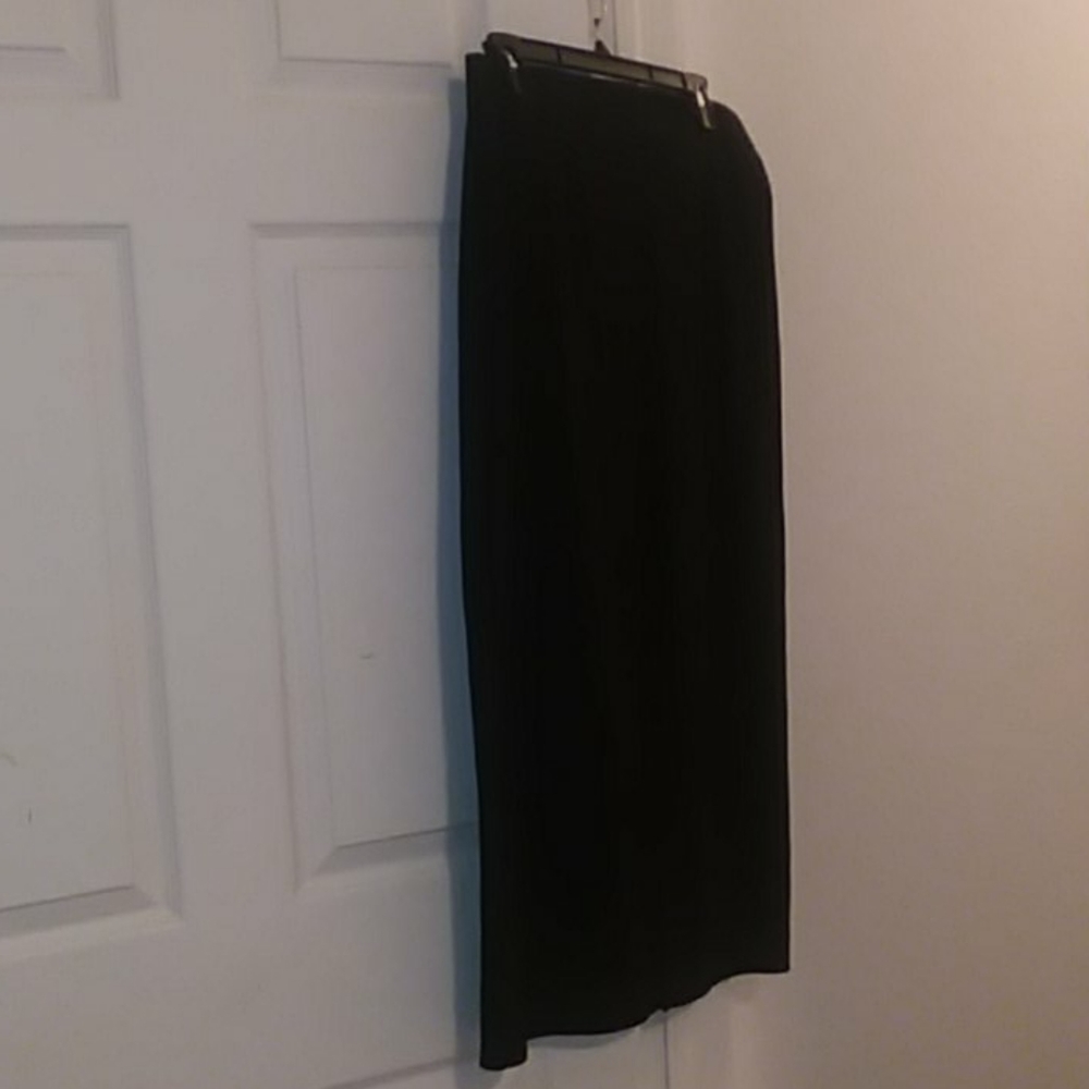Long skirts black  and has a pencil line shape